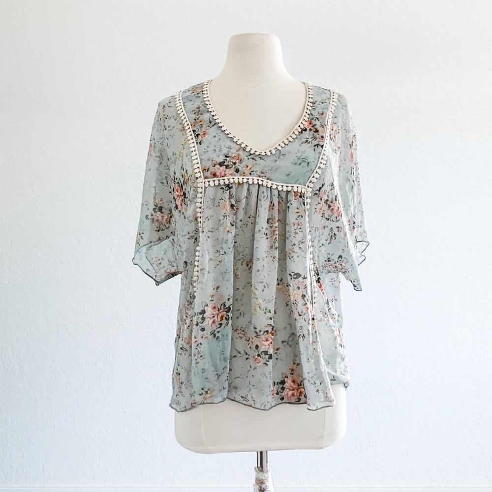 LIVING DOLL Floral Blouse - Picture 2 of 10